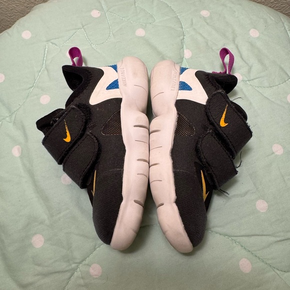 Nike Free RN Toddler Sneakers size 6 - Picture 2 of 16